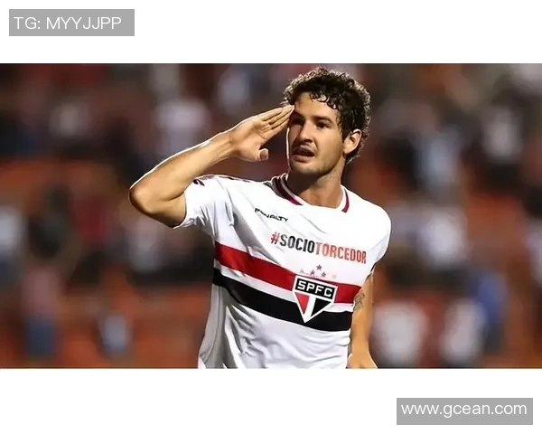 被掏空的足球明星背后的故事与挣扎揭示了光鲜外表下的真实人生