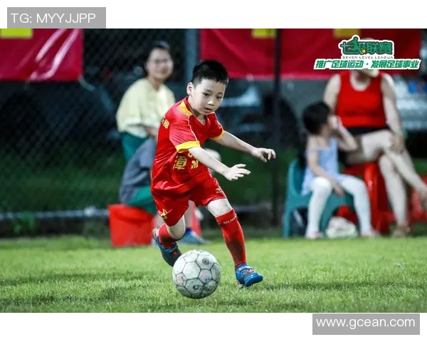 足球明星现场高清照片展现运动魅力与激情瞬间的完美捕捉